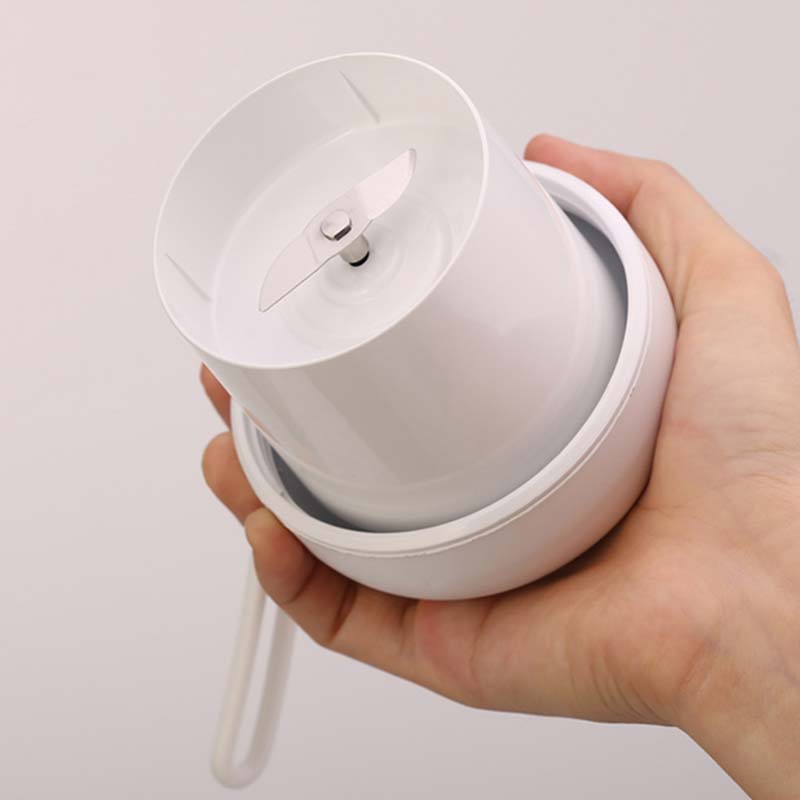 Rako 4 blades Tornado Turbo Portable blender. Rako 4 blades Tornado Turbo Portable blender.